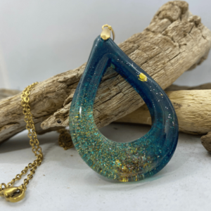 Pakabukas ant kaklo „Lašo glėbyje“