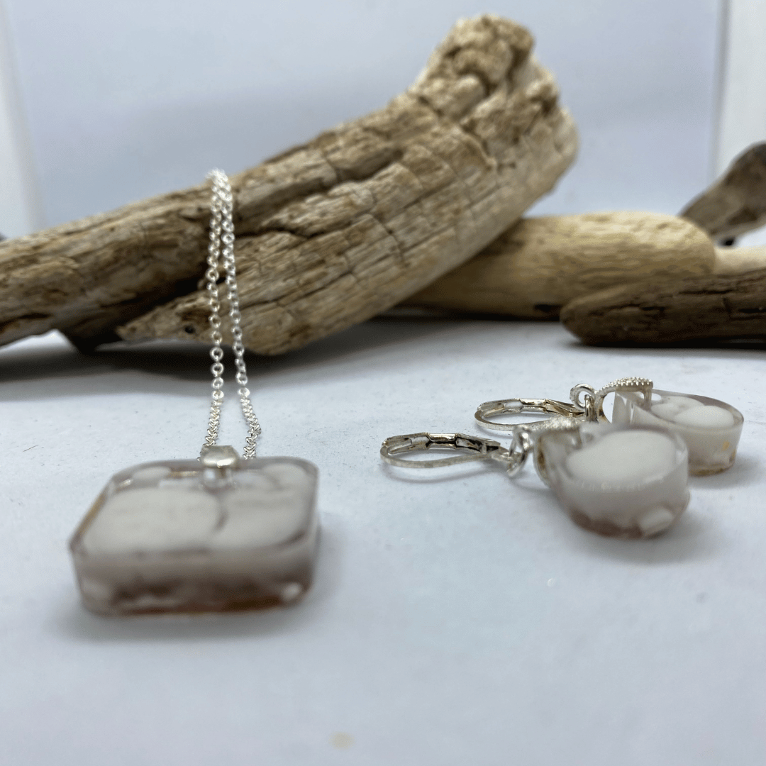 Papuošalų komplektas: auskarai ir pakabukas „Debesų purumas“