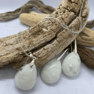 Papuošalų komplektas: auskarai ir pakabukas „Tyrumas“