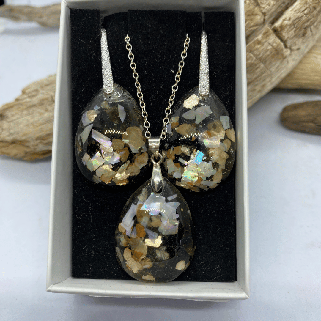 Papuošalų komplektas: auskarai ir pakabukas „Žėrintis pasaulis“