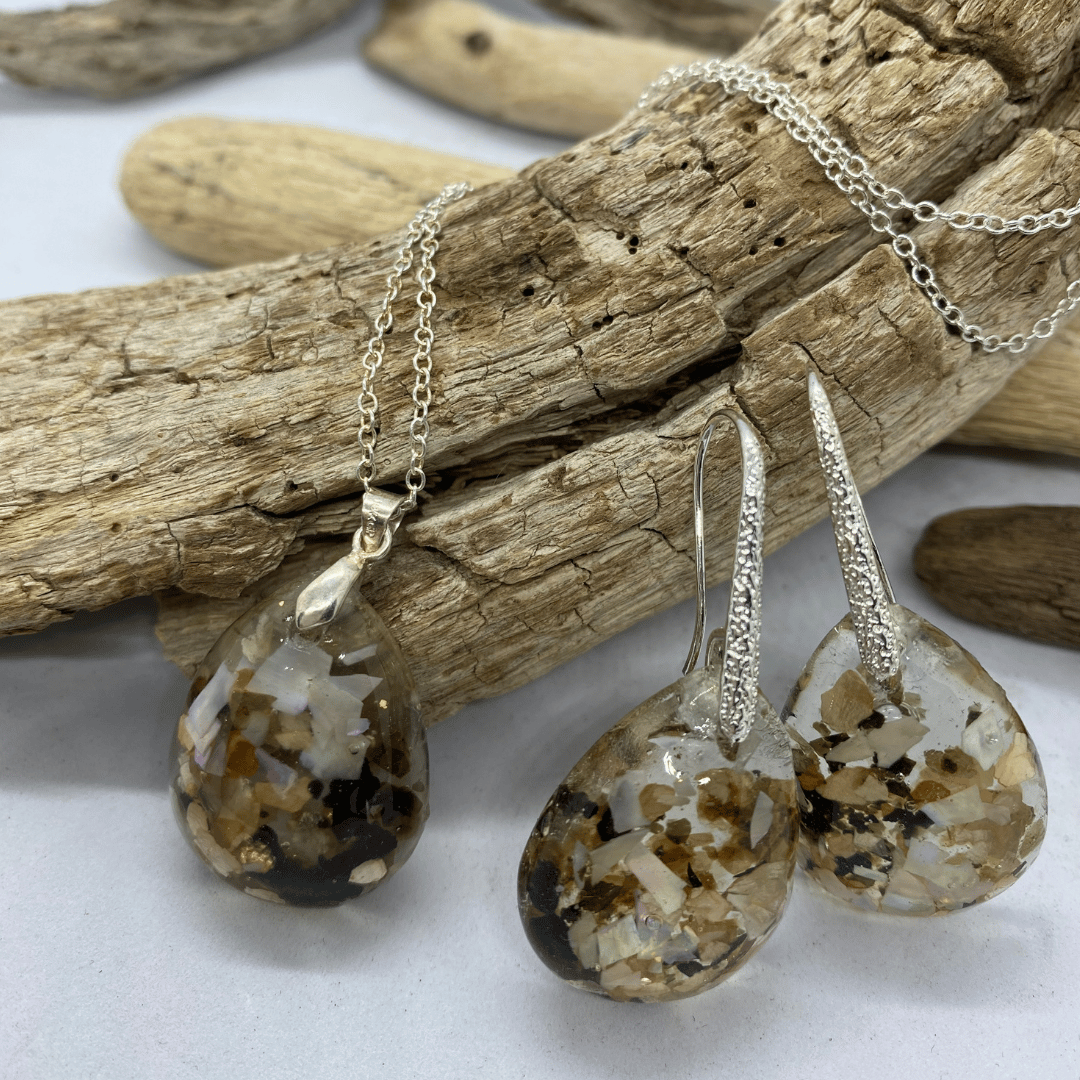 Papuošalų komplektas: auskarai ir pakabukas „Žėrintis pasaulis“