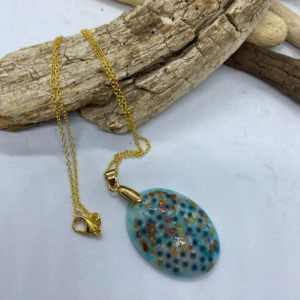 Pakabukas ant kaklo „Karamelinis sūkurys“